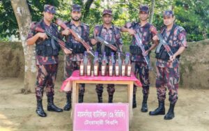 সীমান্তে ১৩ লক্ষাধিক টাকার ভারতীয় চোরাচালানি মালামাল জব্দ